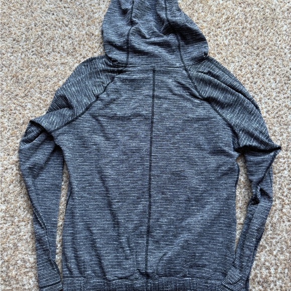 Lululemon Women's Hoodie -Size 6( no size tag ) - Picture 2 of 3